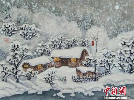 圖為用鹽制作的“雪景”鹽畫。　鐘欣 攝