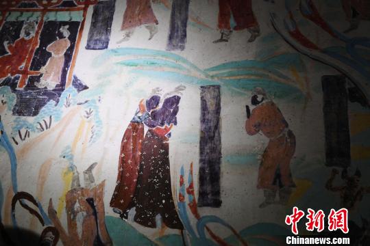 敦煌壁畫服飾“走出洞窟”現(xiàn)千年古絲路審美時(shí)尚