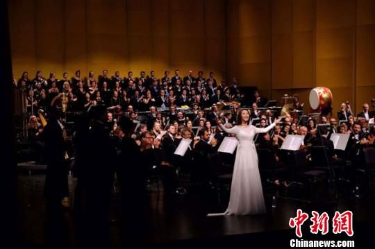 這是《敦煌·慈悲頌》繼去年在德國、澳大利亞、美國及中國香港等地演出成功繼而風(fēng)靡全球之后，在國內(nèi)的大型巡回演出，作為音樂會的表達主題和靈感源地，敦煌也是該音樂會的“衣錦還鄉(xiāng)”之旅。敦煌研究院供圖