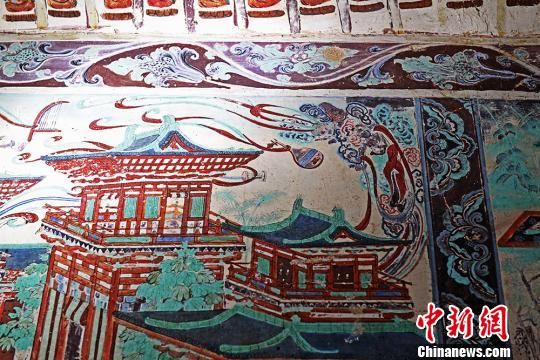 敦煌壁畫中所見的建筑圖中，在庭院之部署、建筑類型和建造情形等方面，均真實還原當時著名建筑的場景。　楊艷敏 攝