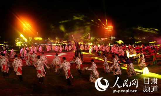 甘肅甘南九色香巴拉之夜：置身草原夜景唱響民族團(tuán)結(jié)之歌