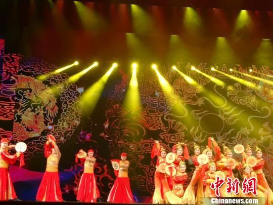 圖為舞蹈表演《鼓舞隴原》。　楊娜 攝