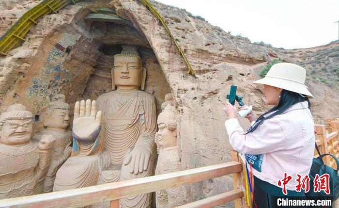 圖為位于甘肅省武威市境內(nèi)的天梯山石窟，其開鑿于東晉十六國時期的北涼。(資料圖) 崔琳 攝