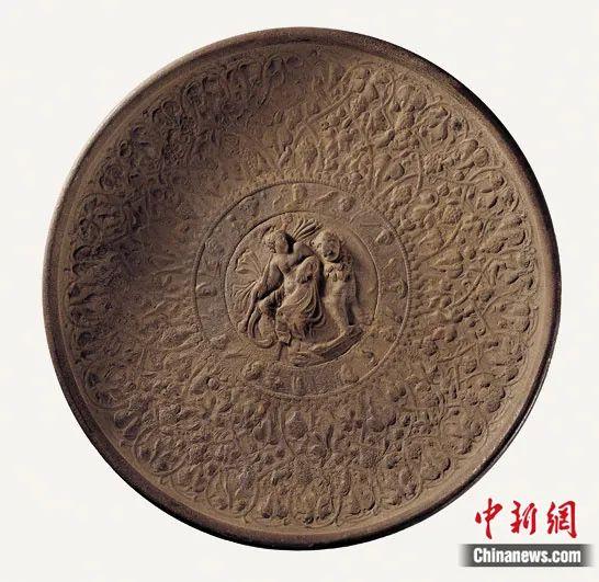 東羅馬鎏金銀盤。甘肅省博物館供圖