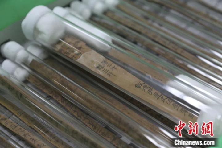 甘肅出土的秦漢簡牘。丁思 攝