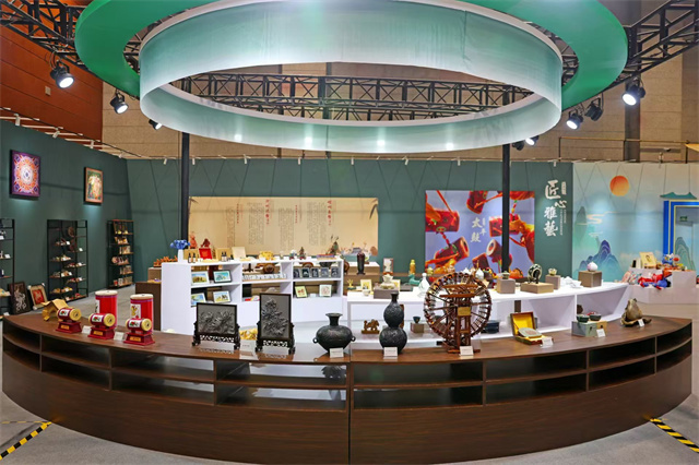 “匠心傳承·創(chuàng)意綻放”非遺及文創(chuàng)精品展開(kāi)展