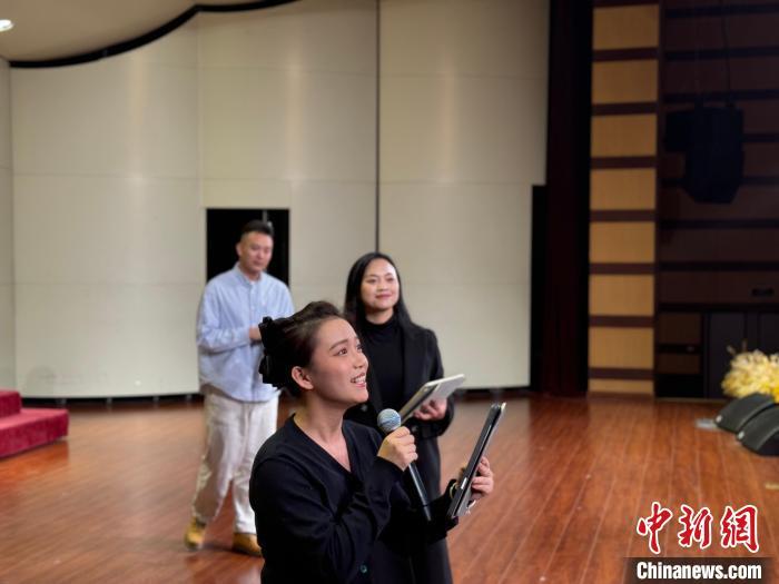 圖為蘭州大學(xué)文化傳承創(chuàng)新項目——原創(chuàng)音樂劇《敦煌·星》排練現(xiàn)場。(資料圖)蘭州大學(xué)供圖