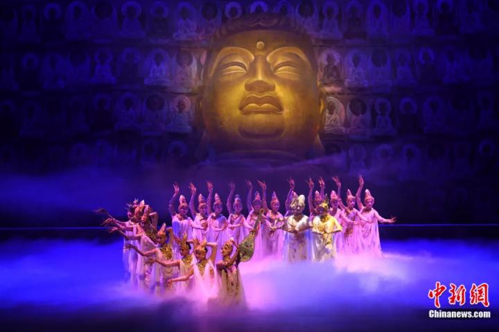 2024年2月23日晚，中國經典舞劇《絲路花雨》在甘肅蘭州演出恭賀新春。李亞龍 攝