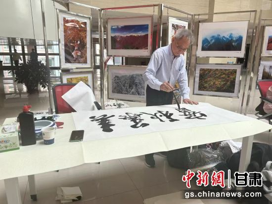 9月18日，臺(tái)灣書畫家及書畫愛好者一行15人參訪蘭州資源環(huán)境職業(yè)技術(shù)大學(xué)。